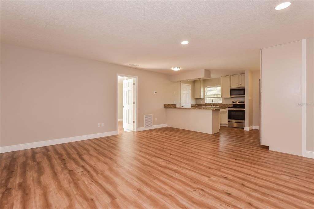 For Rent: $2,145 (3 beds, 2 baths, 1298 Square Feet)