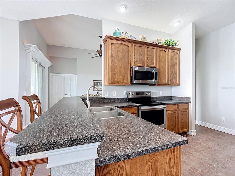 For Sale: $449,900 (2 beds, 2 baths, 1850 Square Feet)