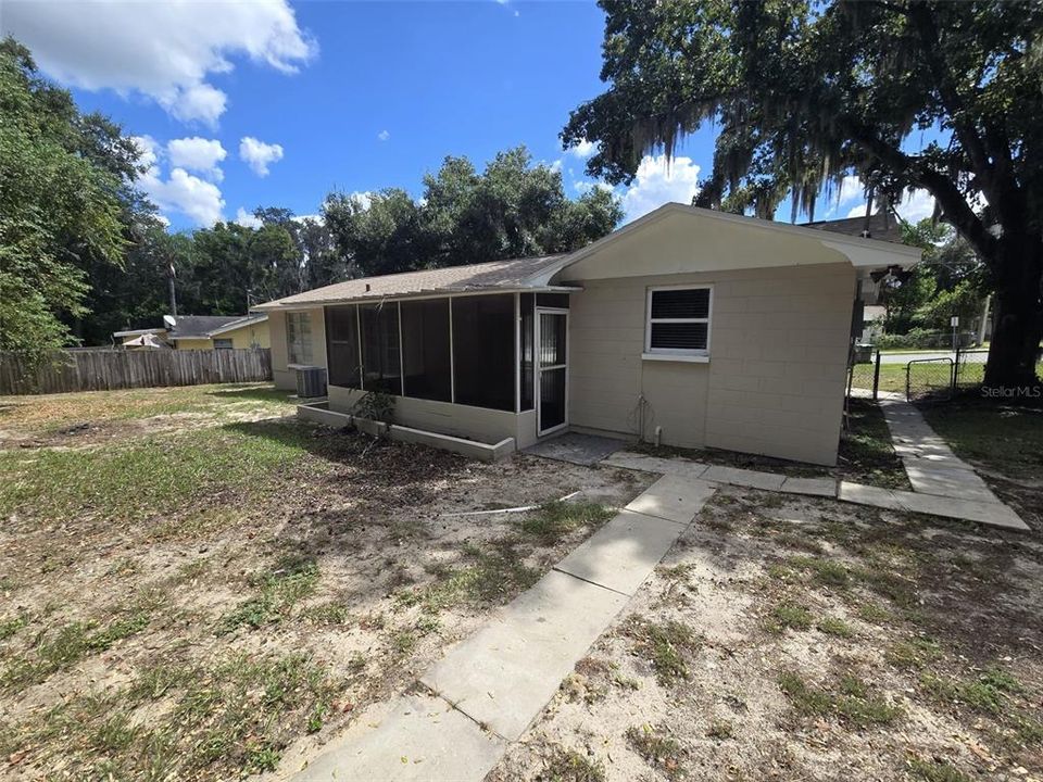 For Sale: $229,900 (3 beds, 2 baths, 1456 Square Feet)