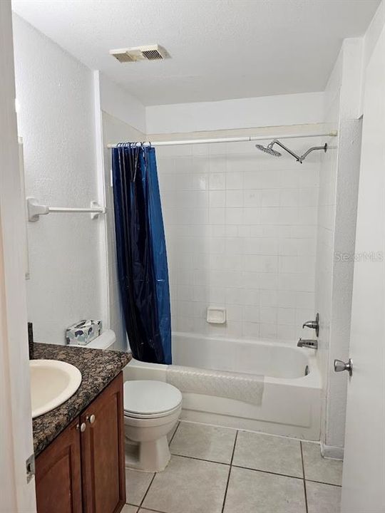 For Sale: $200,000 (2 beds, 1 baths, 884 Square Feet)