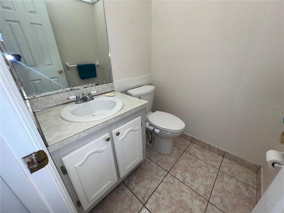 For Sale: $119,900 (1 beds, 1 baths, 779 Square Feet)