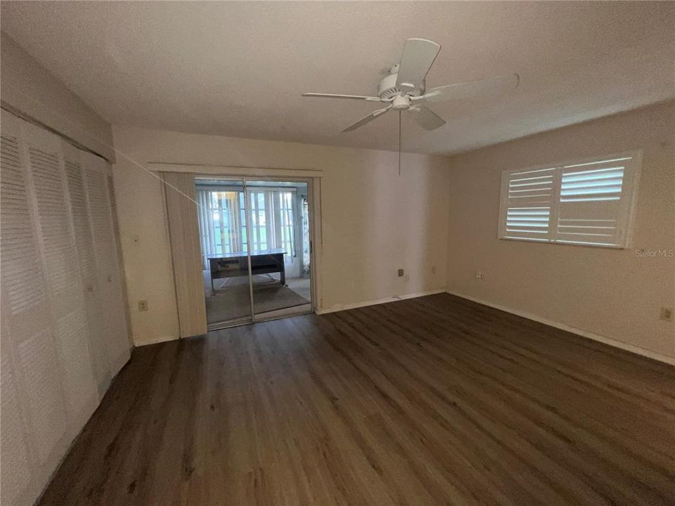 For Sale: $119,900 (1 beds, 1 baths, 779 Square Feet)