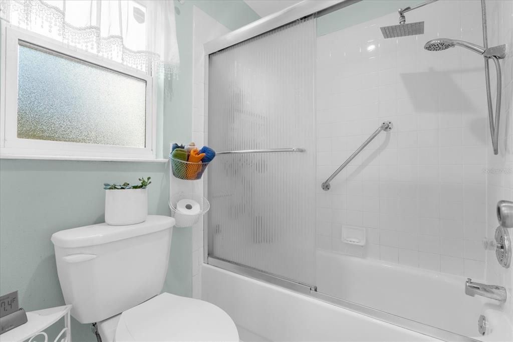 Primary suite, walk in closet- ensuite bath