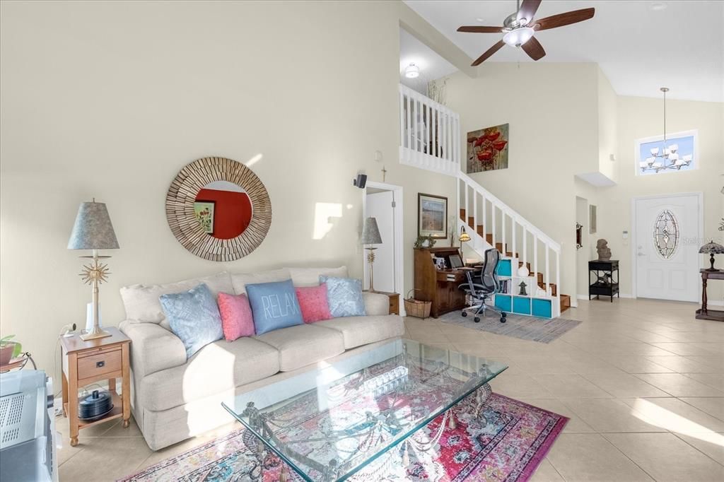 Open Dining/Living Room Combo w Vaulted Ceilings