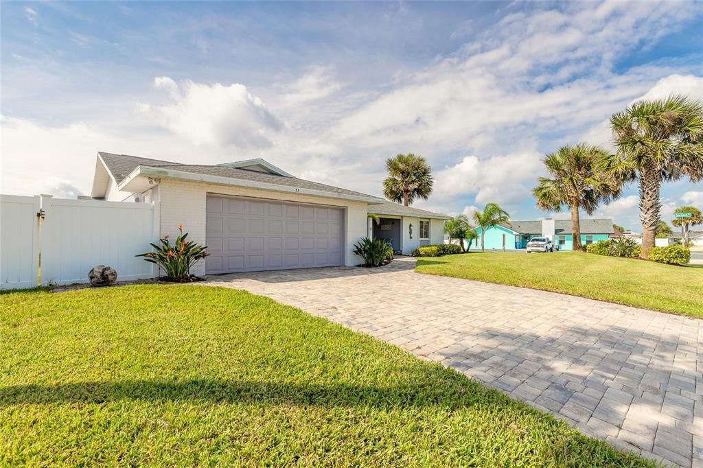 For Sale: $625,000 (3 beds, 2 baths, 1748 Square Feet)