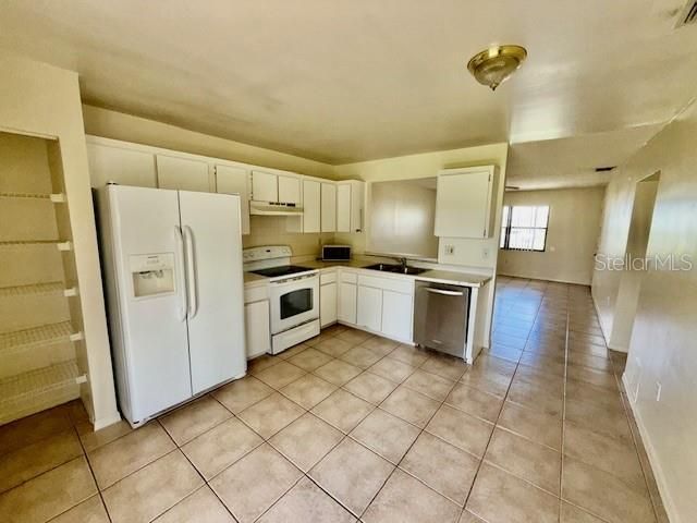 For Rent: $1,200 (2 beds, 2 baths, 933 Square Feet)