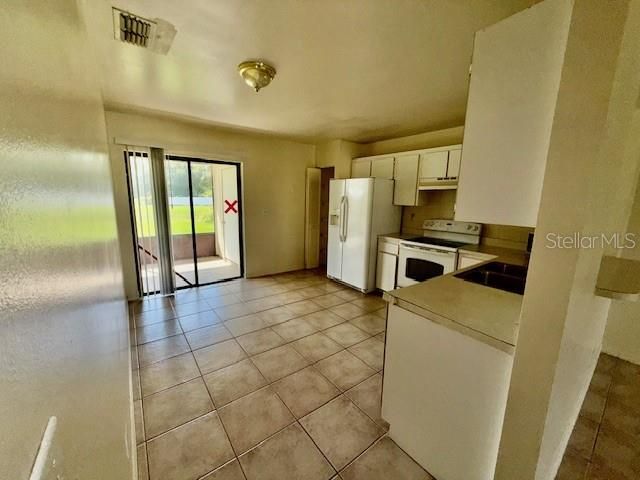 For Rent: $1,200 (2 beds, 2 baths, 933 Square Feet)