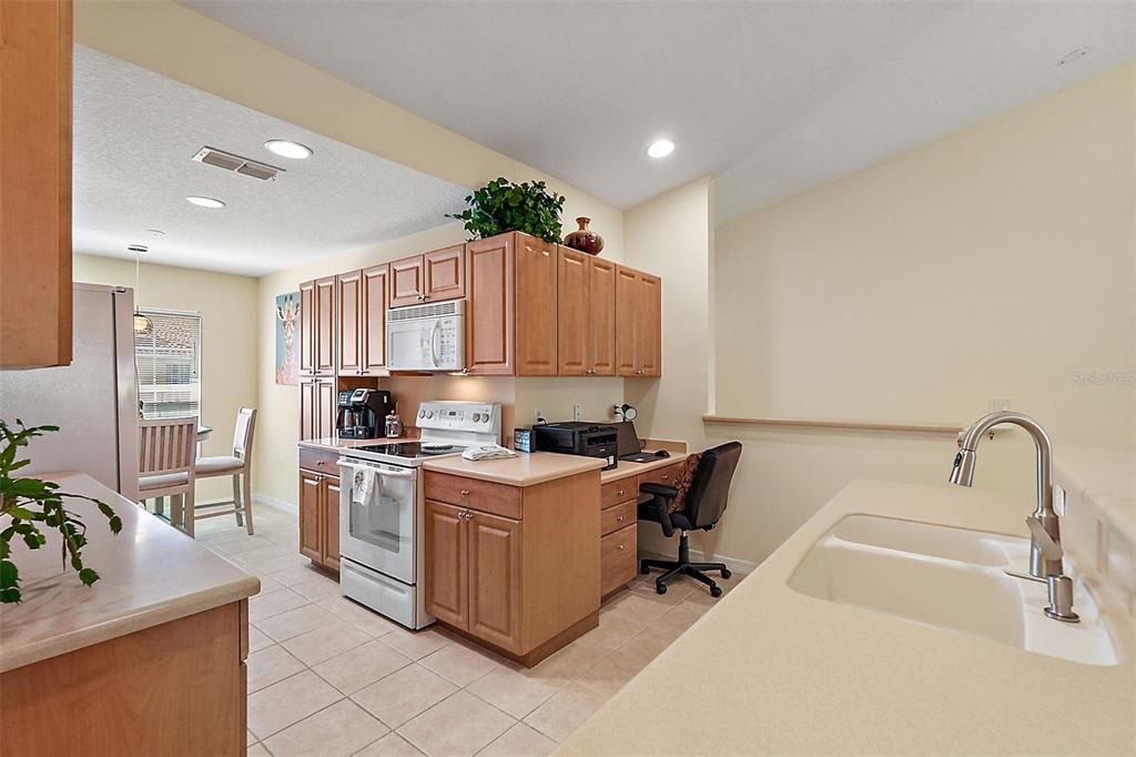 Kitchen w/the built in desk area