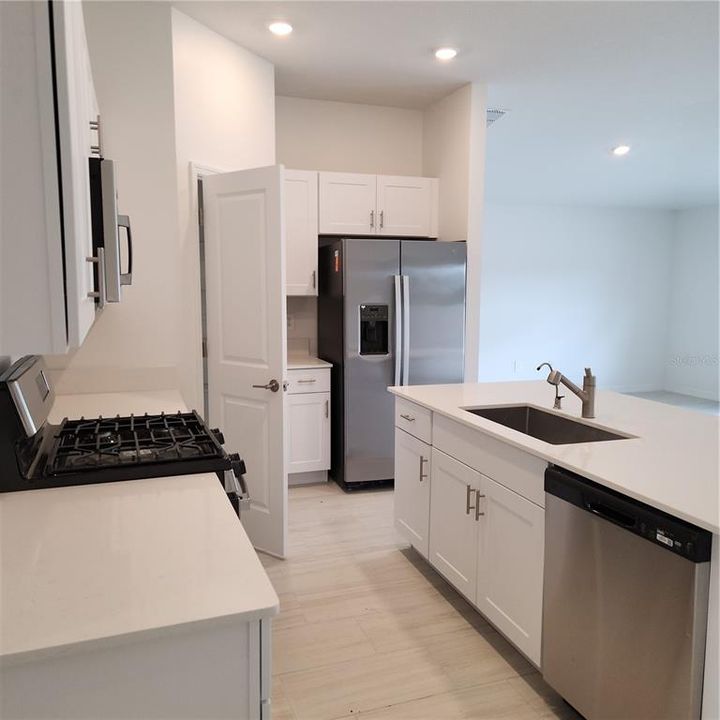 For Rent: $2,300 (3 beds, 2 baths, 1555 Square Feet)