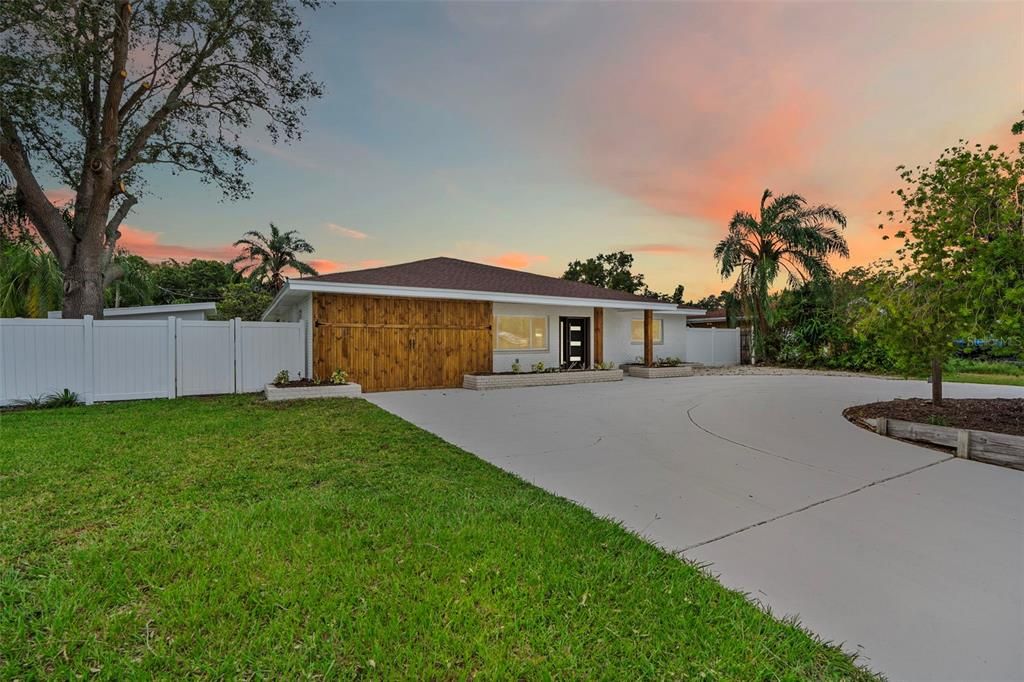 For Sale: $690,000 (3 beds, 2 baths, 1800 Square Feet)