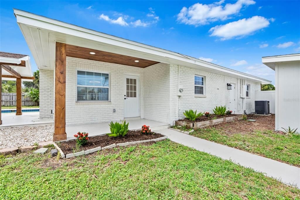 For Sale: $690,000 (3 beds, 2 baths, 1800 Square Feet)