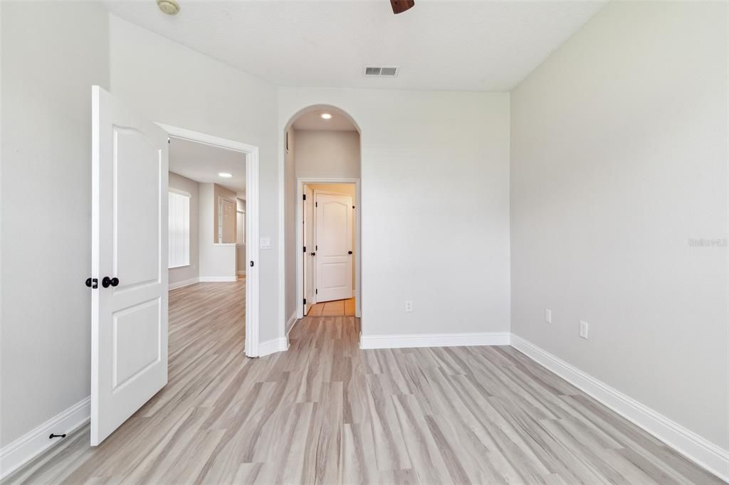 For Sale: $319,900 (3 beds, 2 baths, 1570 Square Feet)