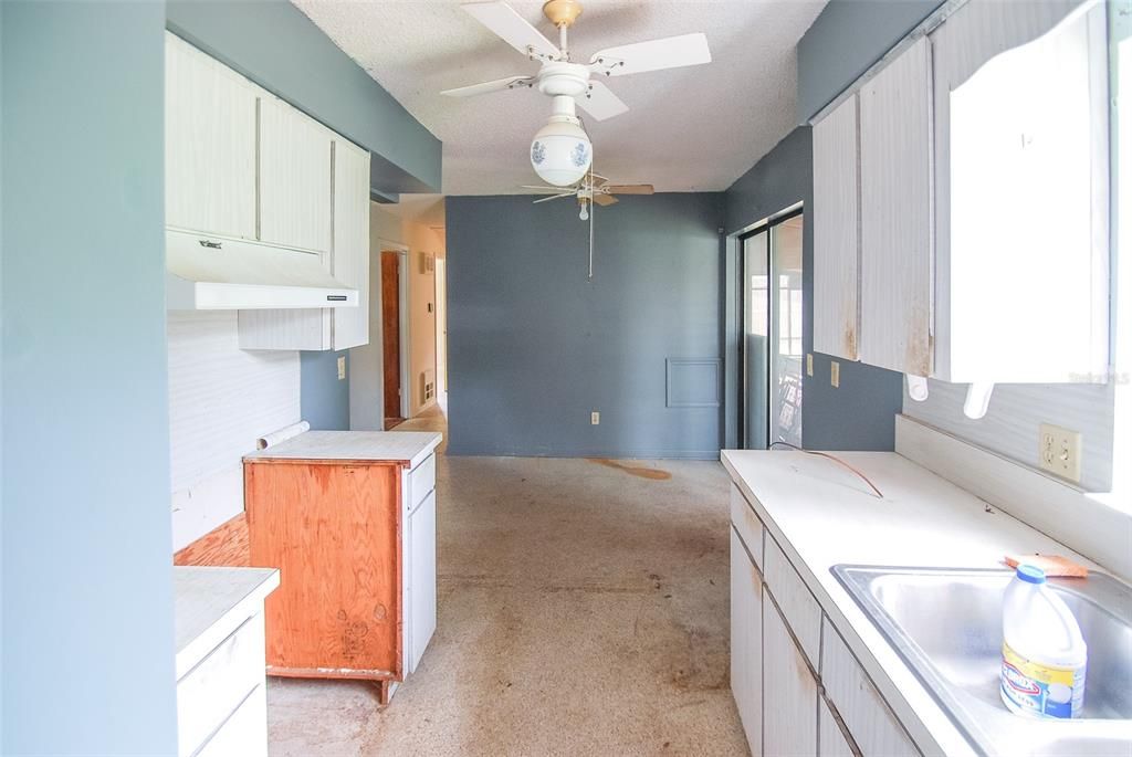 For Sale: $199,000 (3 beds, 1 baths, 1050 Square Feet)