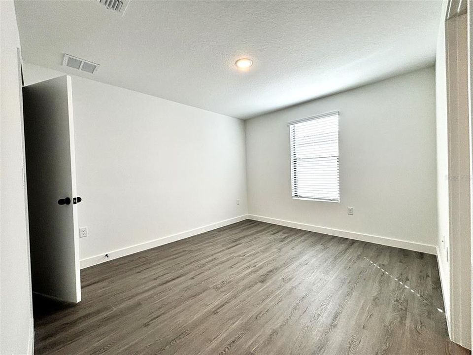 For Rent: $1,950 (3 beds, 3 baths, 1361 Square Feet)