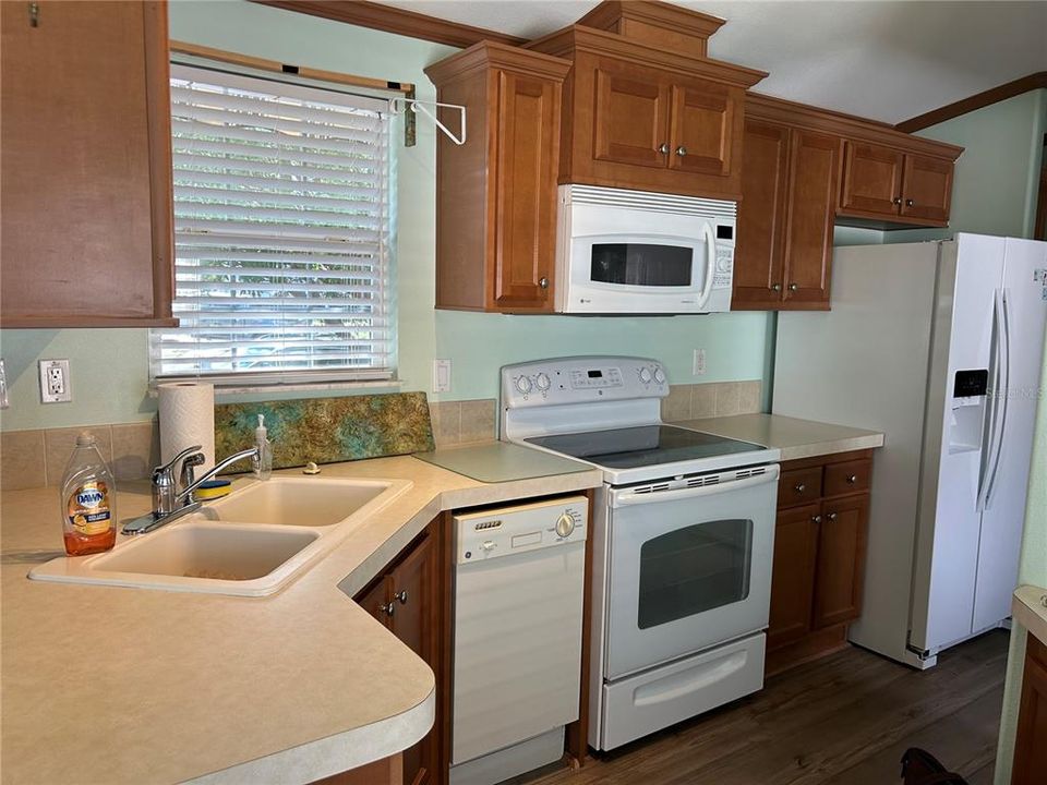 For Sale: $149,000 (1 beds, 1 baths, 517 Square Feet)