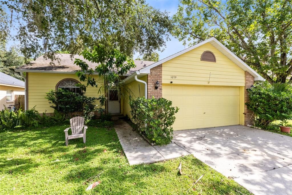 Welcome to this beautifully maintained Oviedo residence, where a sunny yellow exterior sets the stage for a warm and inviting atmosphere.