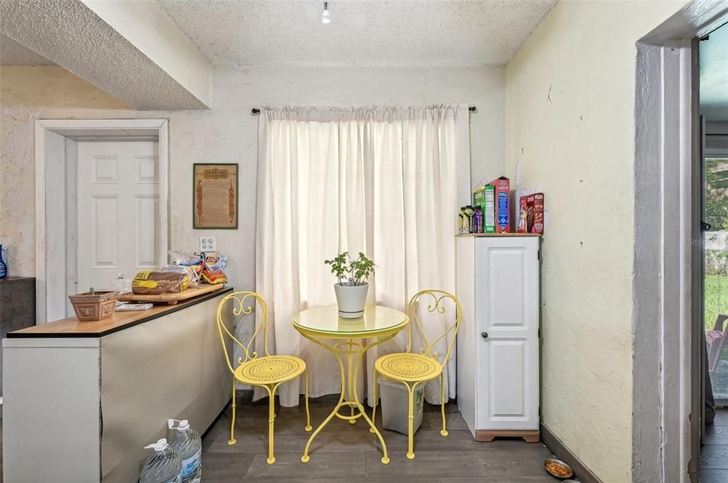 For Sale: $349,000 (3 beds, 1 baths, 1482 Square Feet)