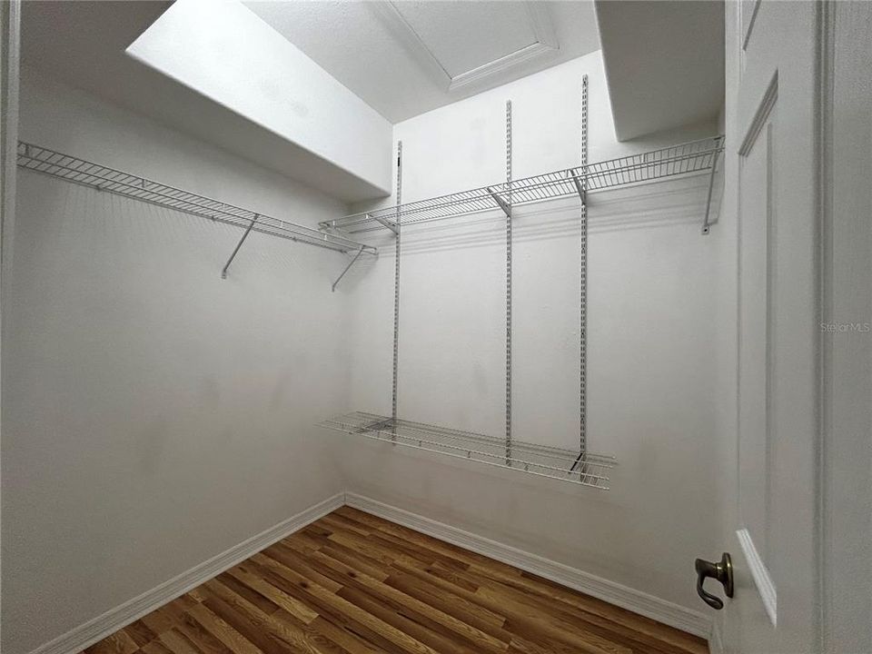 Walk-In-Closet