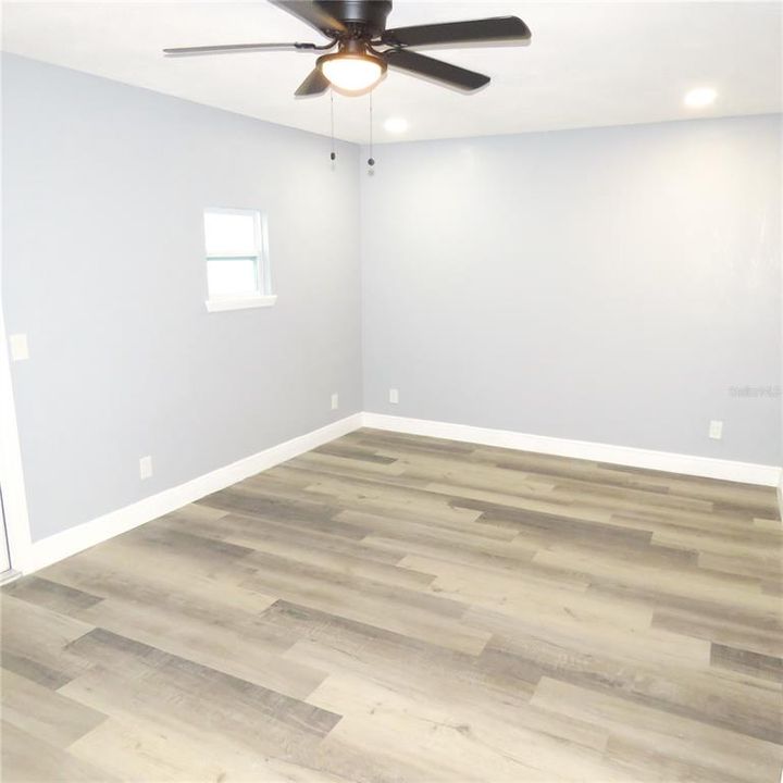 For Sale: $379,500 (4 beds, 2 baths, 1307 Square Feet)