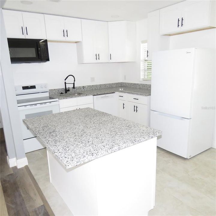 For Sale: $379,500 (4 beds, 2 baths, 1307 Square Feet)