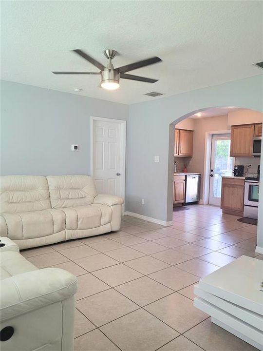 For Sale: $359,900 (3 beds, 1 baths, 1361 Square Feet)