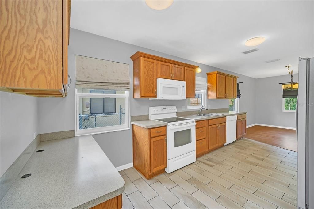 For Sale: $270,000 (2 beds, 2 baths, 1320 Square Feet)