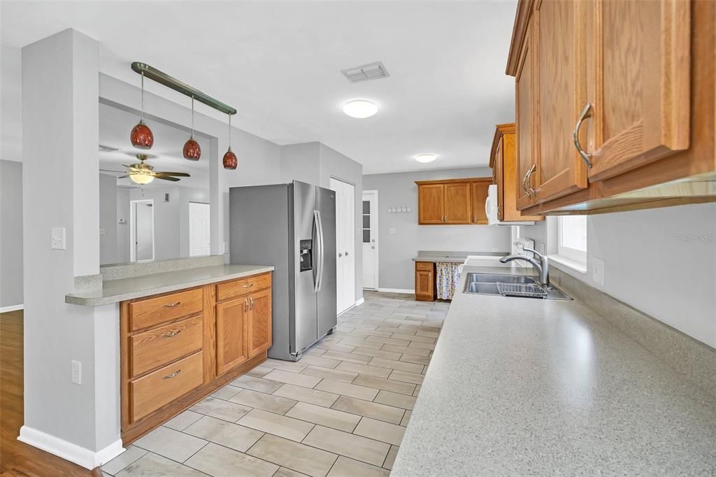 For Sale: $270,000 (2 beds, 2 baths, 1320 Square Feet)