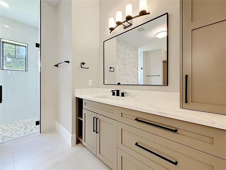 En Venta: $1,650,000 (4 camas, 3 baños, 4231 Pies cuadrados)