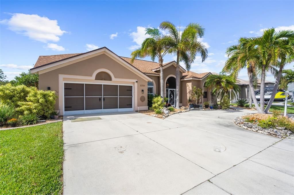 For Sale: $825,000 (3 beds, 2 baths, 2170 Square Feet)