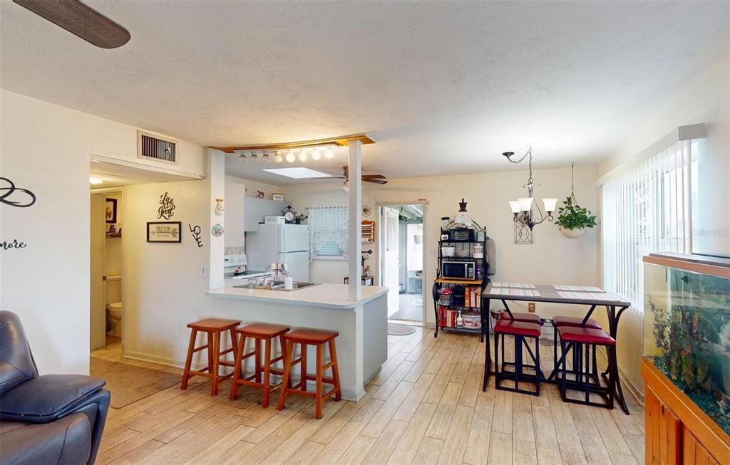 For Sale: $215,000 (3 beds, 1 baths, 1104 Square Feet)