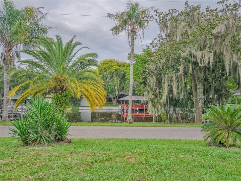 For Sale: $650,000 (2 beds, 2 baths, 2036 Square Feet)