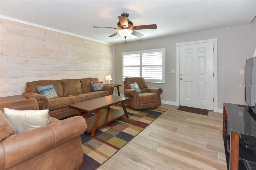 For Sale: $229,900 (2 beds, 2 baths, 1140 Square Feet)