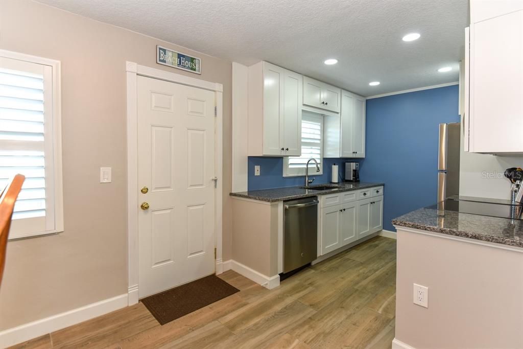 For Sale: $229,900 (2 beds, 2 baths, 1140 Square Feet)