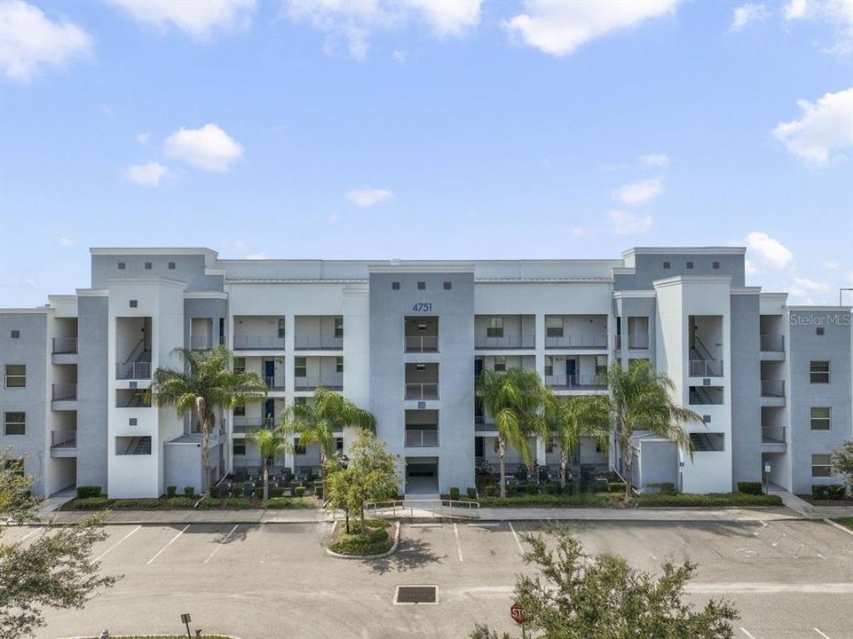 Picture perfect ground floor unit in the Terraces at Storey Lake - zoned for SHORT TERM RENTALS/AIRBNB’S - with RESORT STYLE AMENITIES - just minutes from Disney theme parks and other world renowned Central Florida attractions!