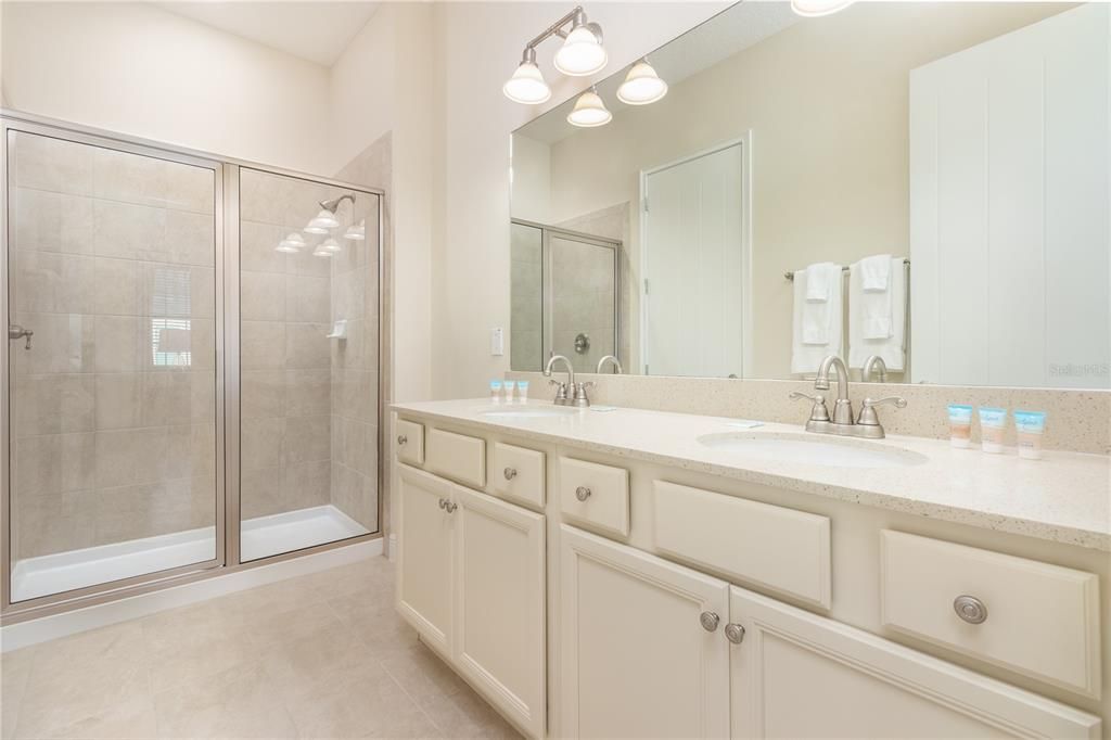 For Sale: $479,000 (2 beds, 2 baths, 1305 Square Feet)