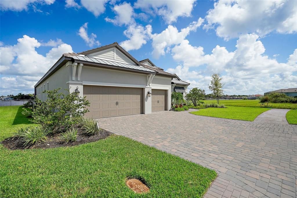 For Sale: $1,699,000 (3 beds, 2 baths, 3004 Square Feet)