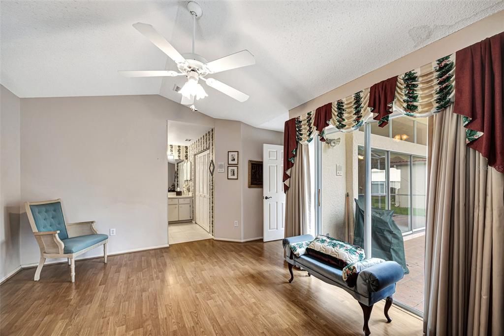 For Sale: $355,000 (2 beds, 2 baths, 1186 Square Feet)