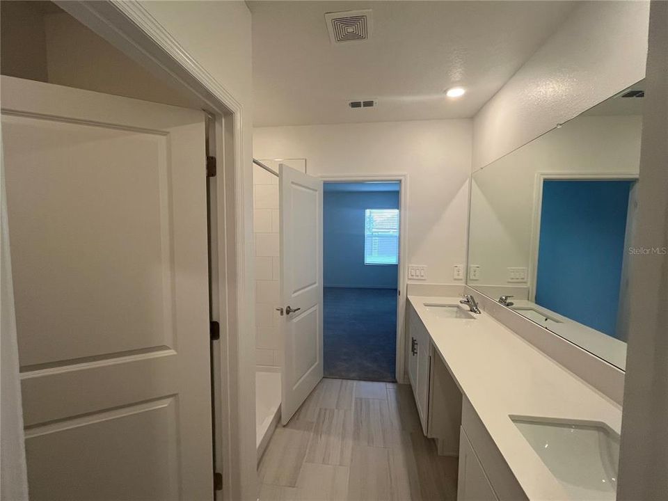 For Rent: $2,699 (5 beds, 2 baths, 2389 Square Feet)