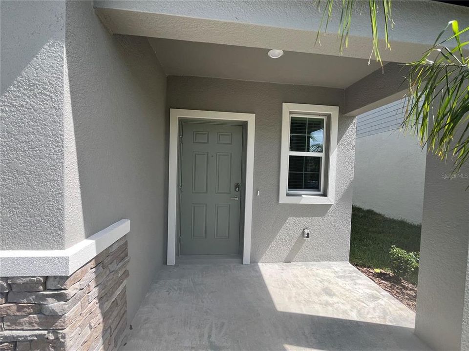 For Rent: $2,699 (5 beds, 2 baths, 2389 Square Feet)