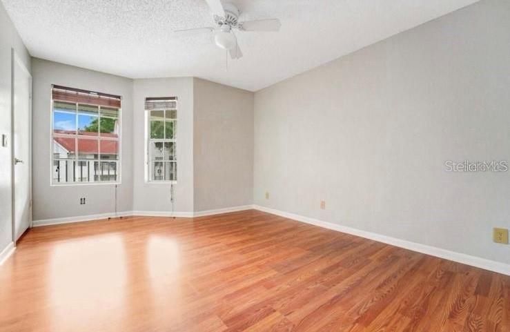 For Rent: $2,000 (2 beds, 2 baths, 971 Square Feet)