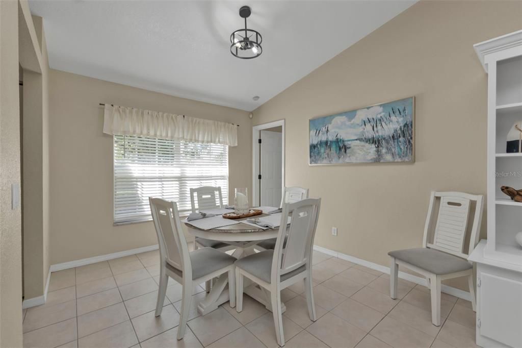 For Sale: $299,900 (3 beds, 2 baths, 1592 Square Feet)