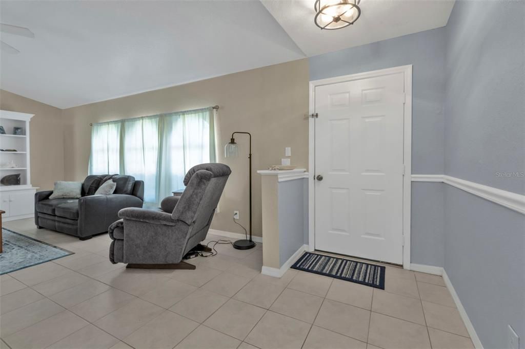 For Sale: $299,900 (3 beds, 2 baths, 1592 Square Feet)