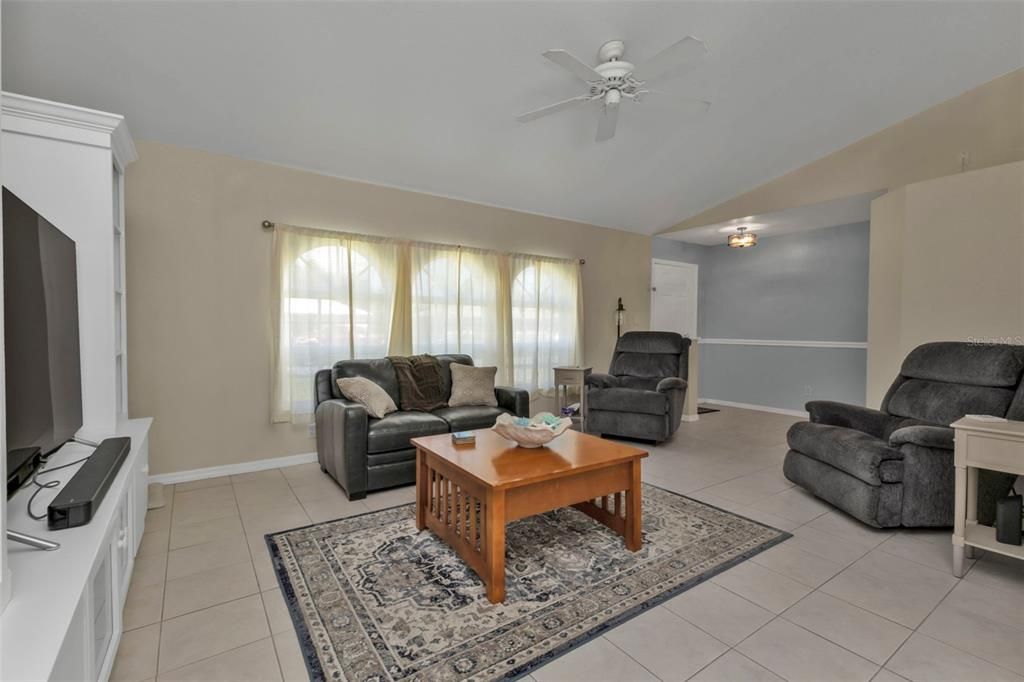 For Sale: $299,900 (3 beds, 2 baths, 1592 Square Feet)