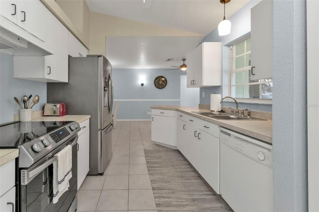 For Sale: $299,900 (3 beds, 2 baths, 1592 Square Feet)