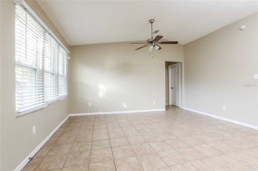 For Rent: $1,815 (3 beds, 2 baths, 1250 Square Feet)