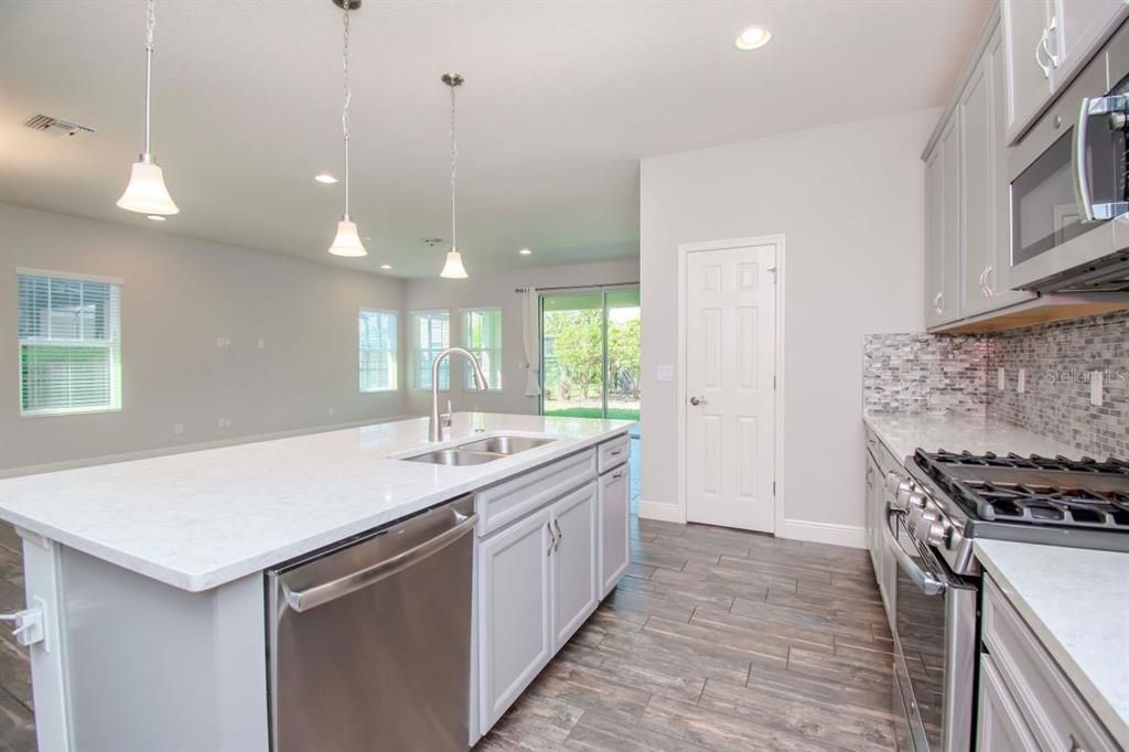 Active With Contract: $524,900 (3 beds, 2 baths, 2102 Square Feet)