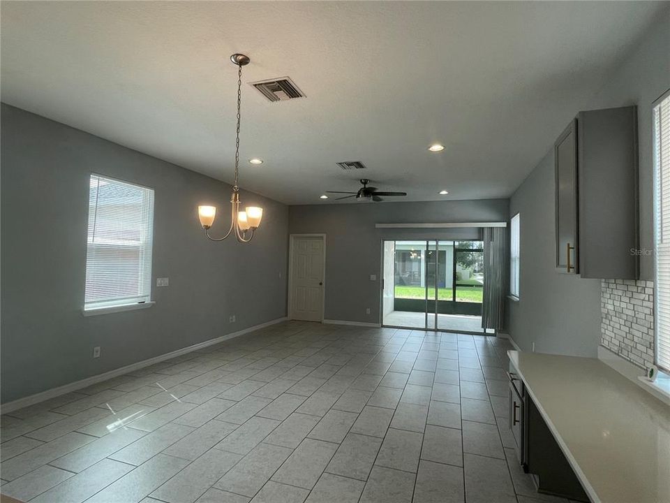 For Rent: $2,325 (3 beds, 2 baths, 1702 Square Feet)