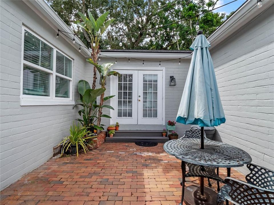 For Sale: $829,900 (3 beds, 2 baths, 1949 Square Feet)