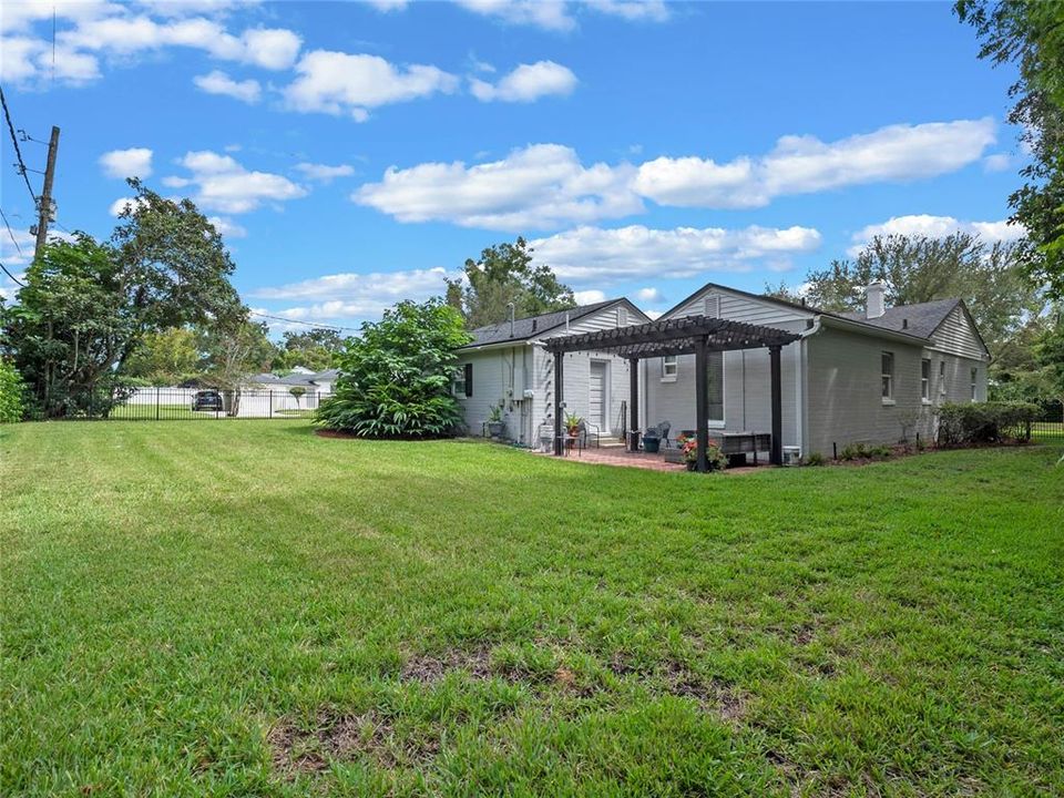 For Sale: $829,900 (3 beds, 2 baths, 1949 Square Feet)