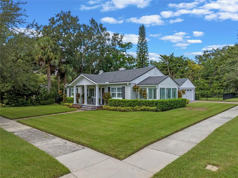 For Sale: $829,900 (3 beds, 2 baths, 1949 Square Feet)